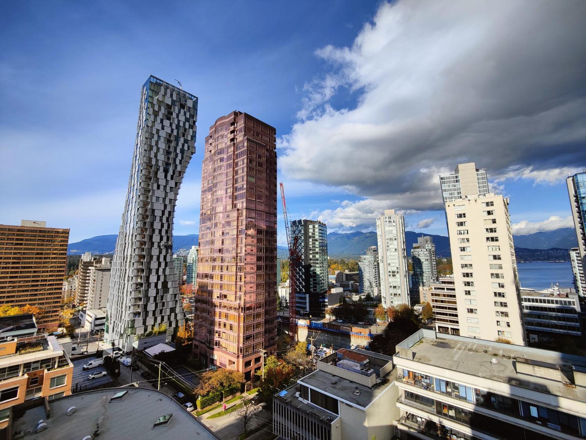 Divya Sutra Suites On Robson Downtown แวนคูเวอร์ ภายนอก รูปภาพ