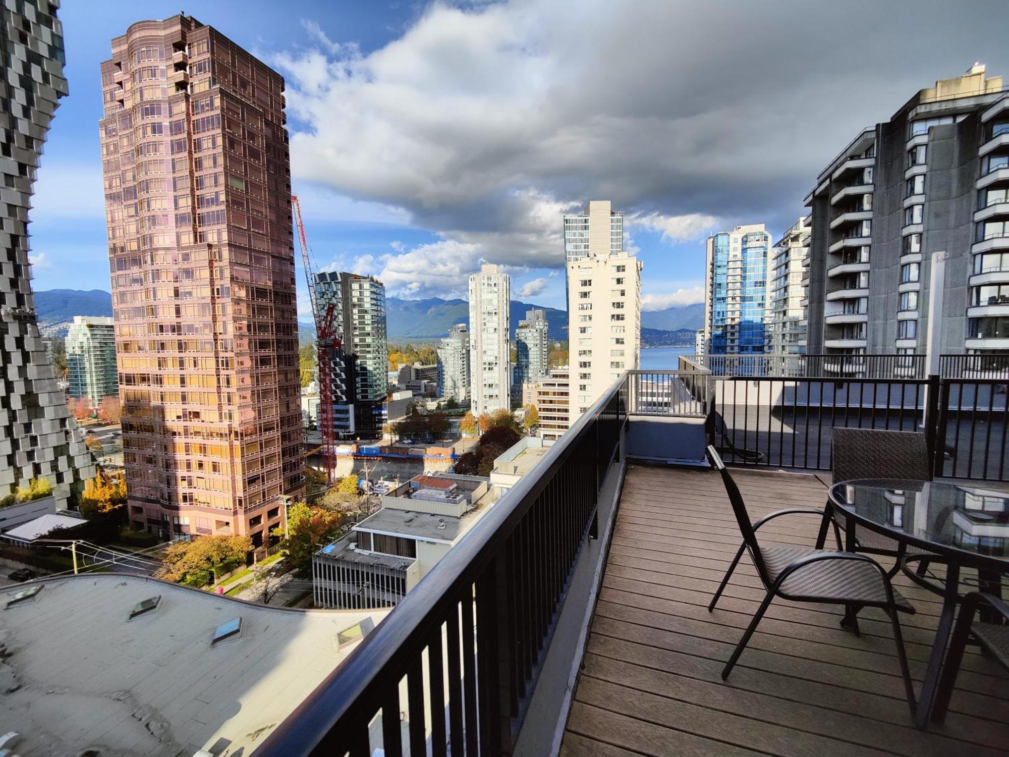 Divya Sutra Suites On Robson Downtown แวนคูเวอร์ ภายนอก รูปภาพ