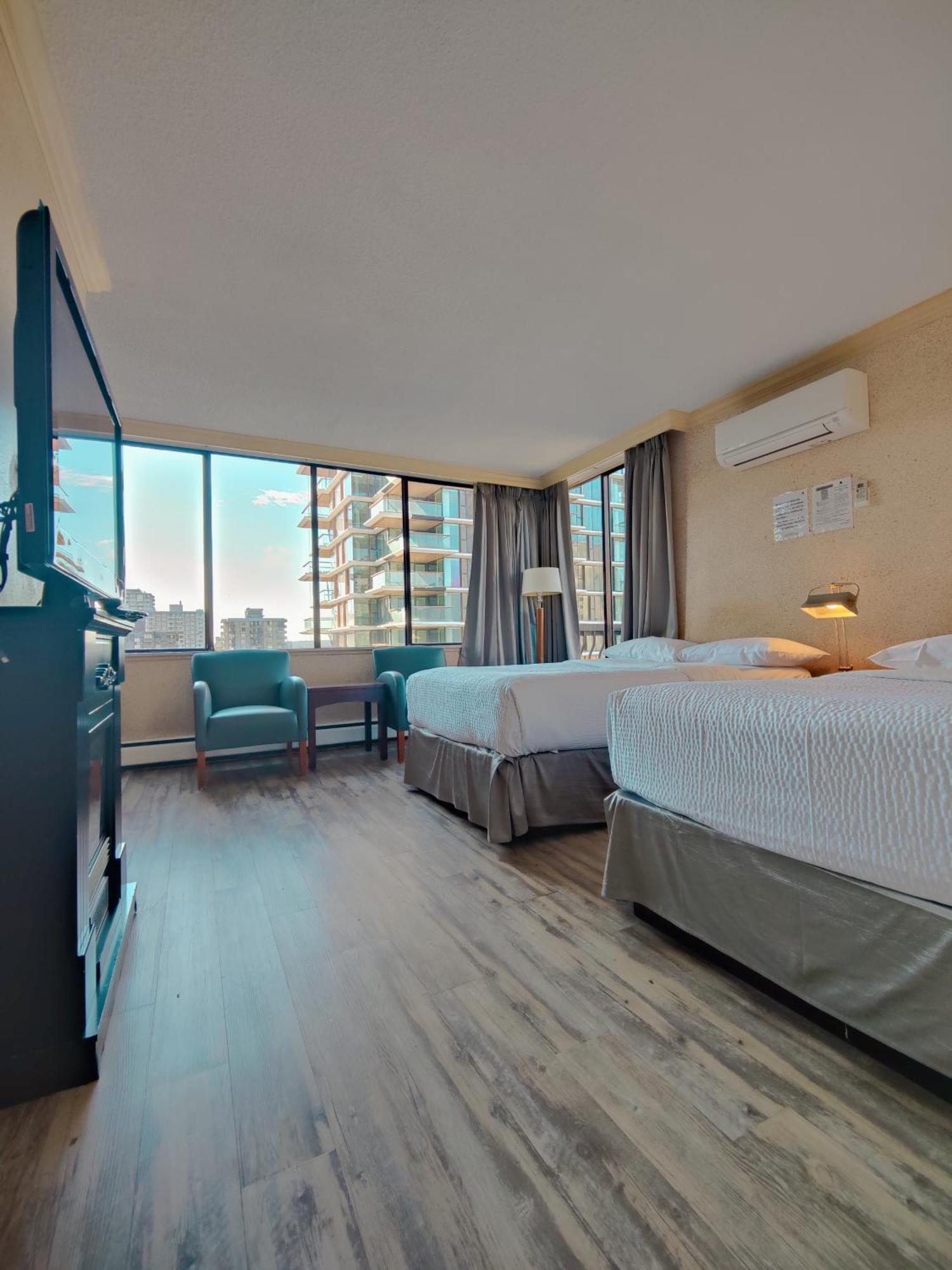 Divya Sutra Suites On Robson Downtown แวนคูเวอร์ ภายนอก รูปภาพ